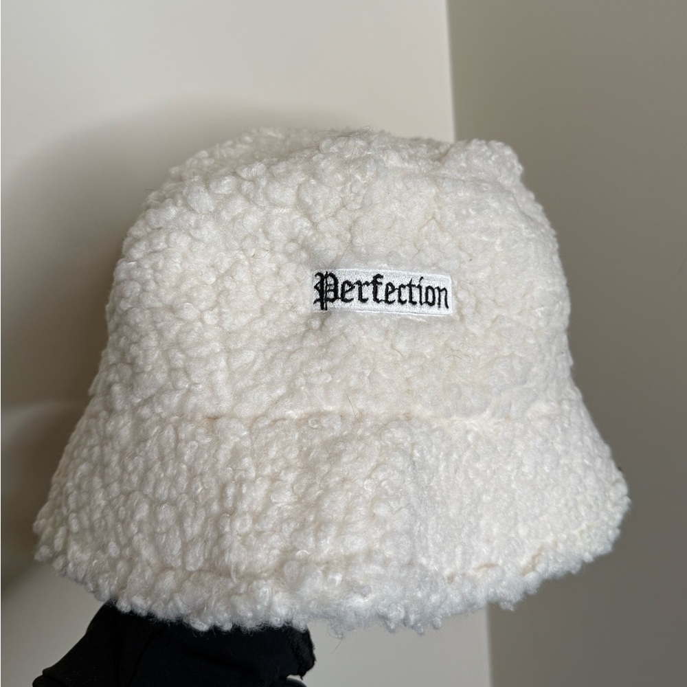 White Fleece Bucket Hat